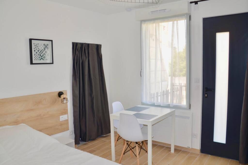 Superbe Studio Idealement Situe ! Avoine Exterior photo